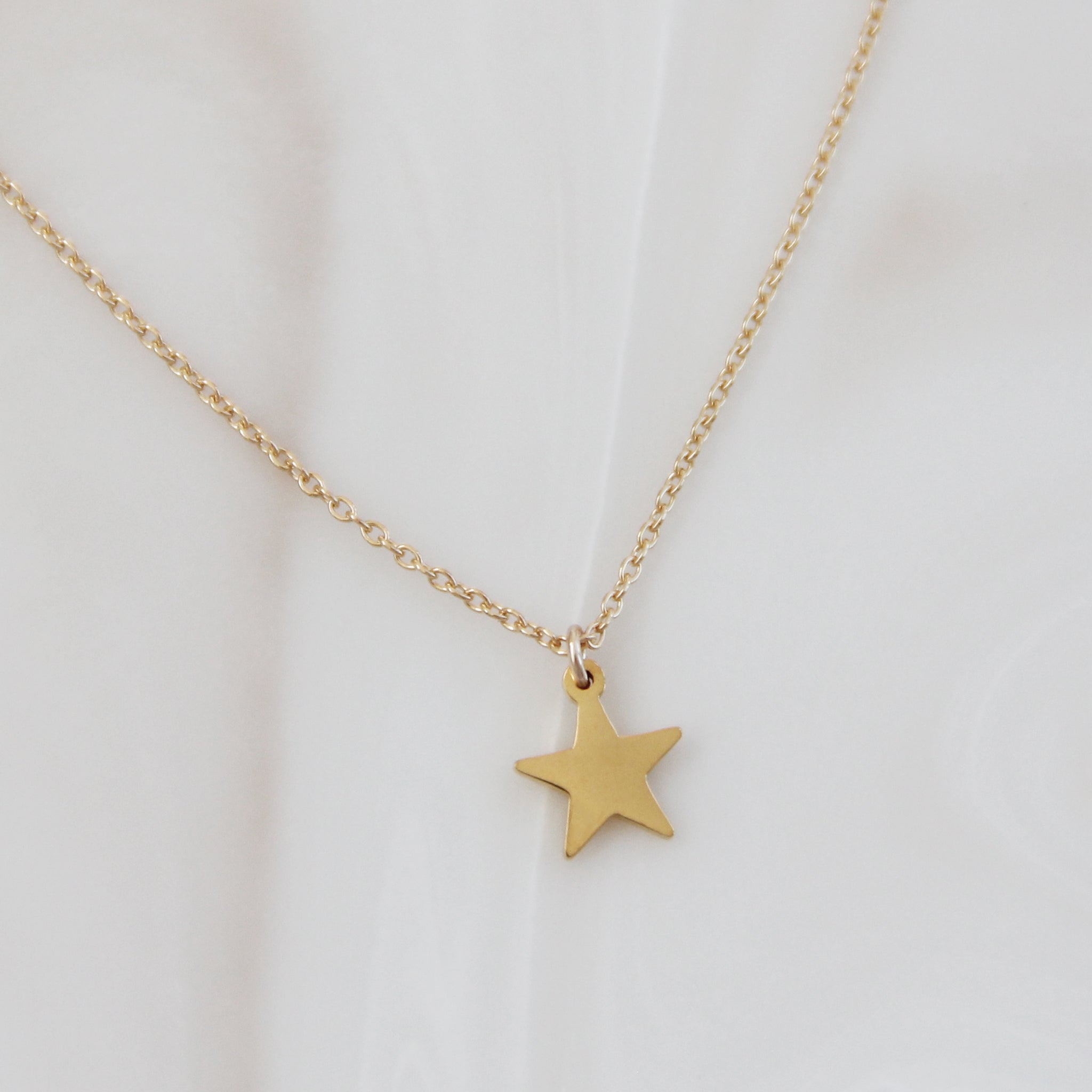 STAR NECKLACE – MAIVE