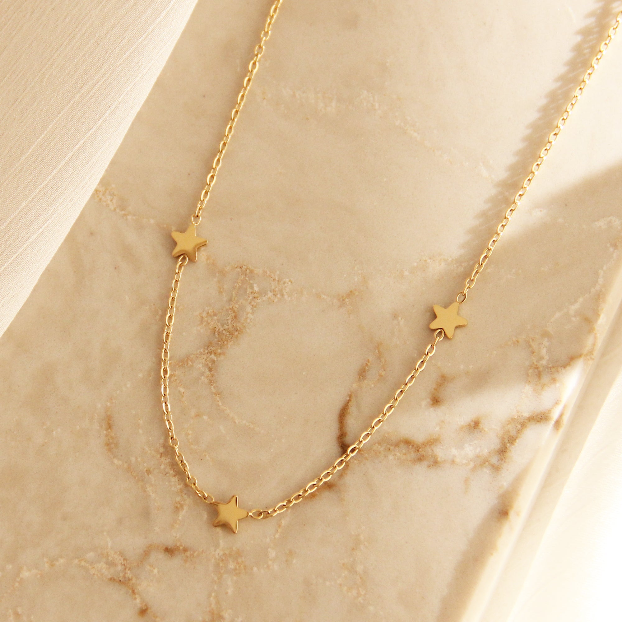 THREE STAR NECKLACE – MAIVE