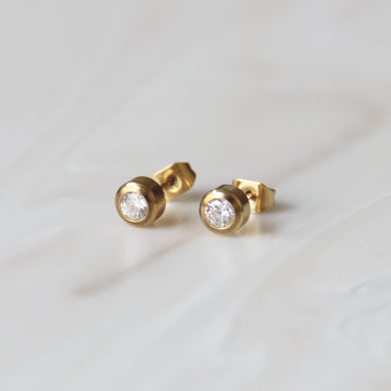 BEZEL STONE STUDS