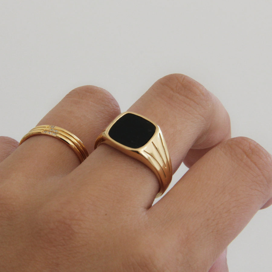 BLACK SIGNET RING