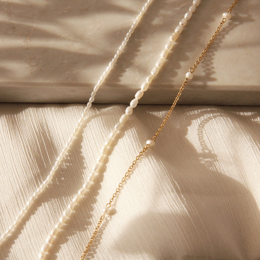 DAINTY NATURAL PEARL NECKLACE